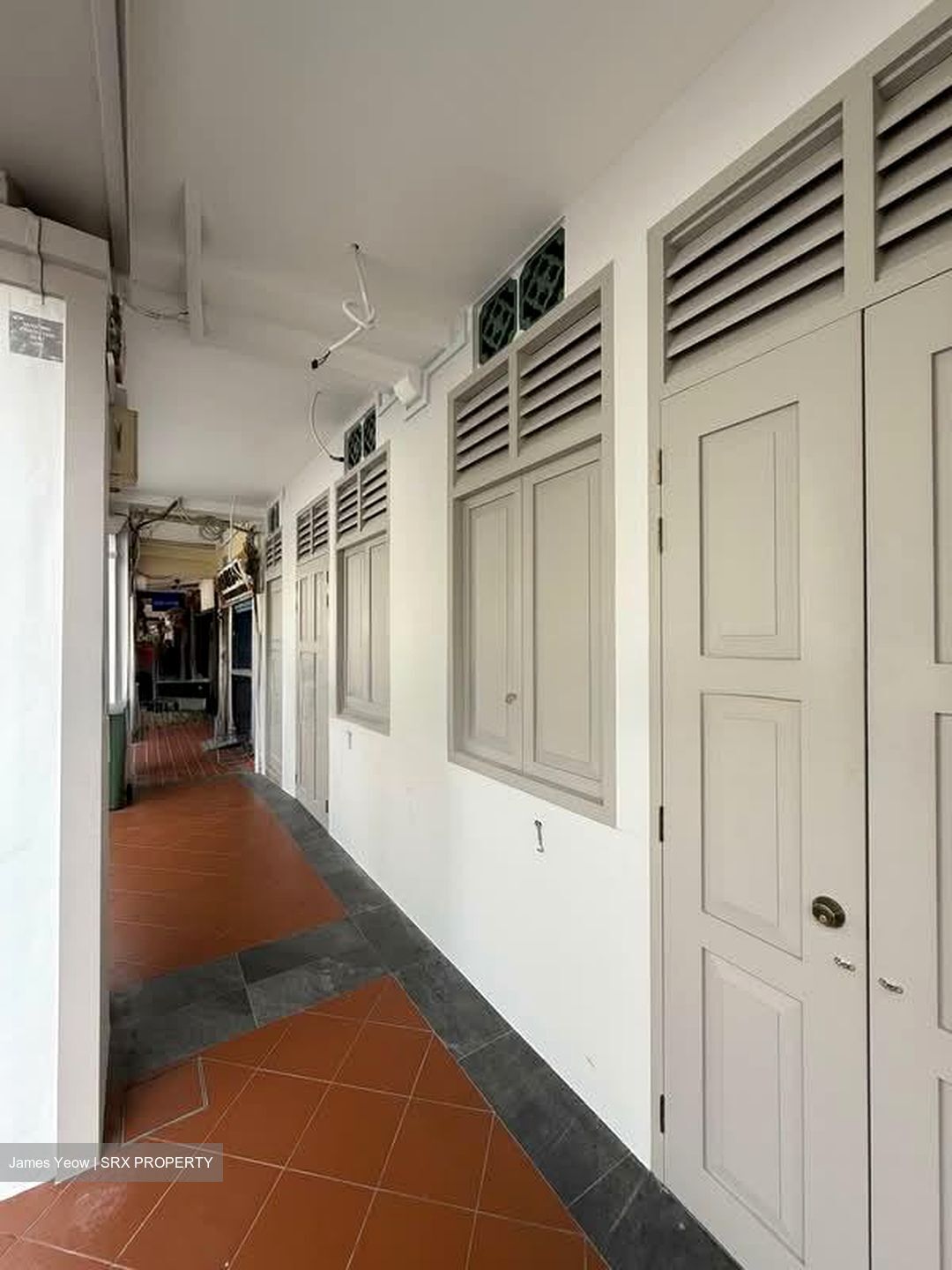 Rowell Road (D8), Retail #575680181